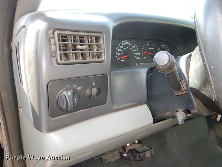 image for item DG4830 2004 Ford F350 Super Duty XLT flatbed pickup truck