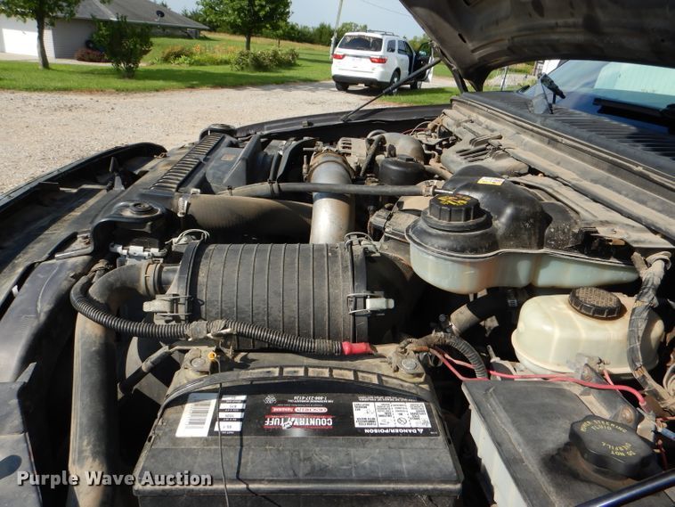 image for item DG4830 2004 Ford F350 Super Duty XLT flatbed pickup truck