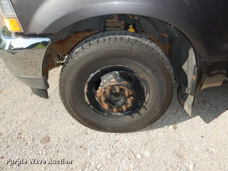 image for item DG4830 2004 Ford F350 Super Duty XLT flatbed pickup truck