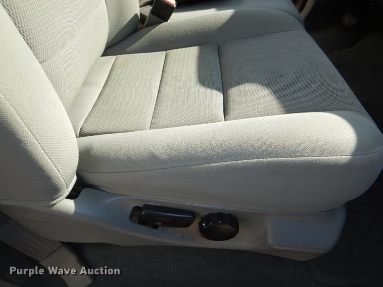 image for item DG4830 2004 Ford F350 Super Duty XLT flatbed pickup truck