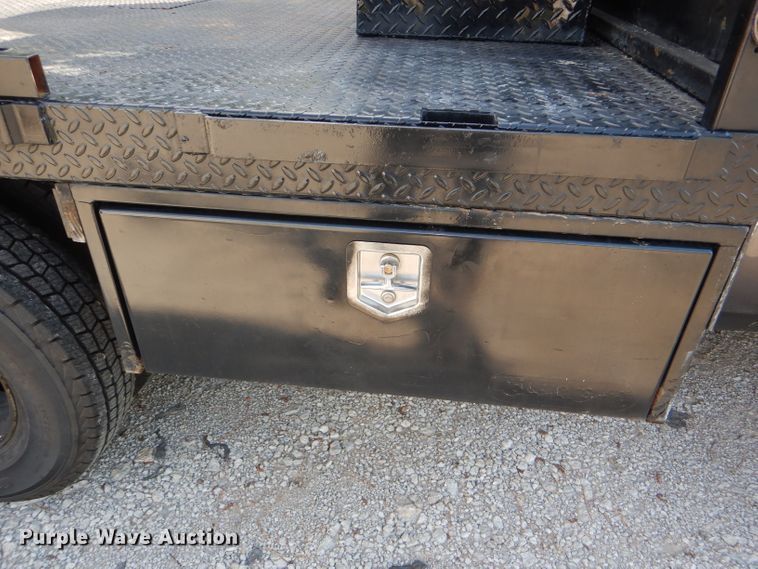 image for item DG4830 2004 Ford F350 Super Duty XLT flatbed pickup truck