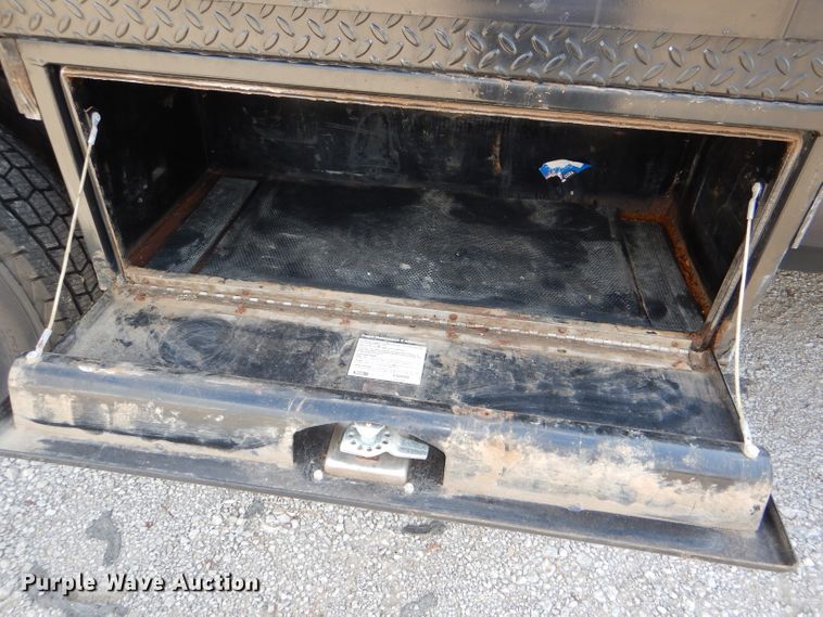 image for item DG4830 2004 Ford F350 Super Duty XLT flatbed pickup truck