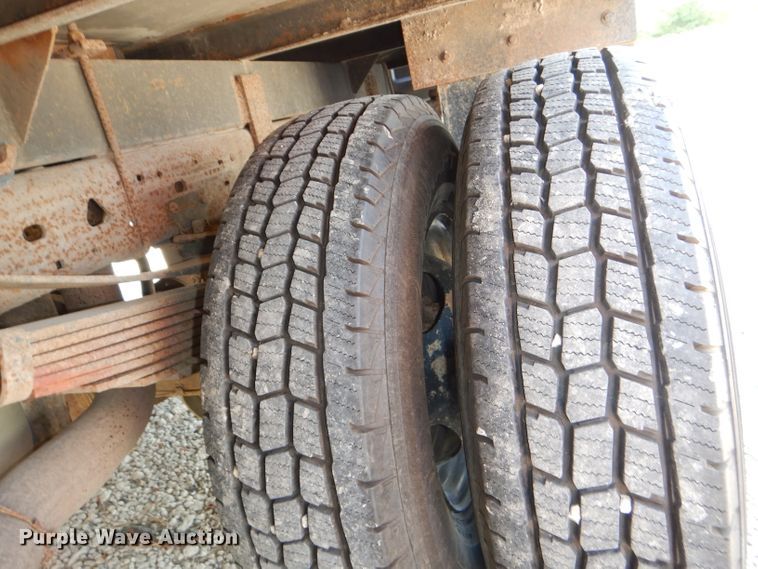 image for item DG4830 2004 Ford F350 Super Duty XLT flatbed pickup truck