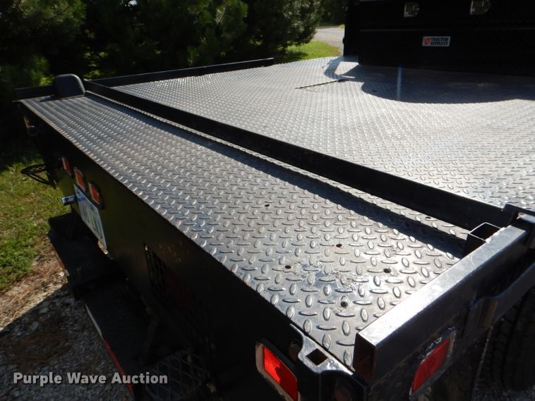 image for item DG4830 2004 Ford F350 Super Duty XLT flatbed pickup truck