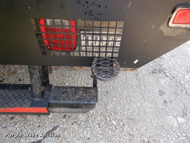 image for item DG4830 2004 Ford F350 Super Duty XLT flatbed pickup truck