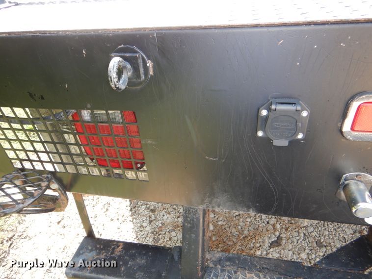 image for item DG4830 2004 Ford F350 Super Duty XLT flatbed pickup truck