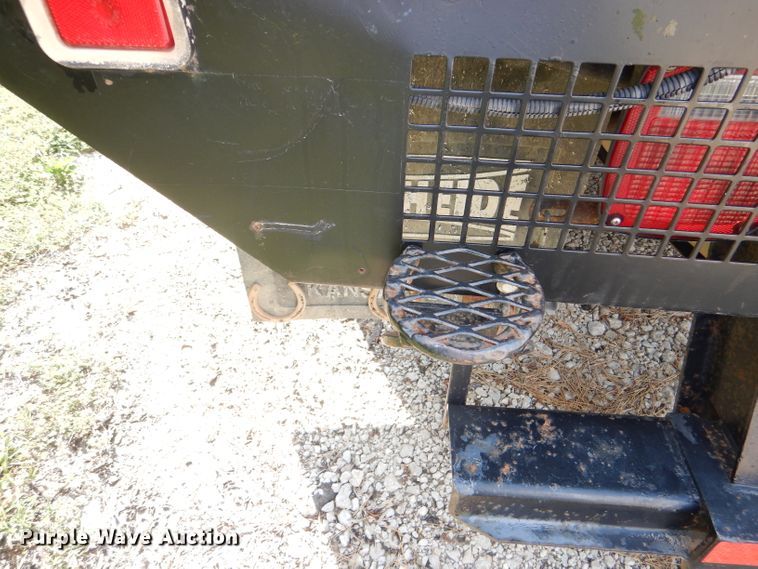 image for item DG4830 2004 Ford F350 Super Duty XLT flatbed pickup truck