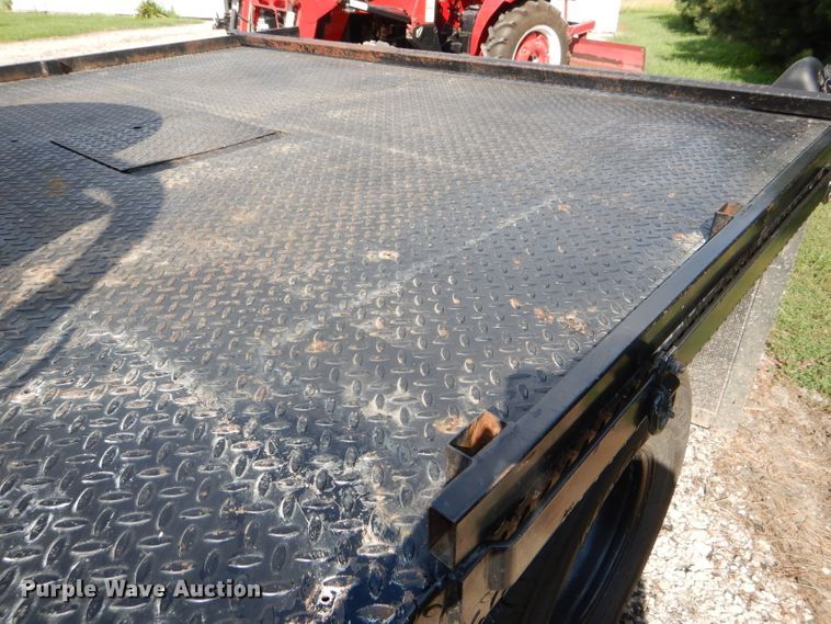 image for item DG4830 2004 Ford F350 Super Duty XLT flatbed pickup truck