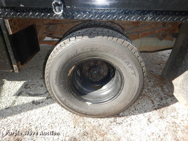 image for item DG4830 2004 Ford F350 Super Duty XLT flatbed pickup truck