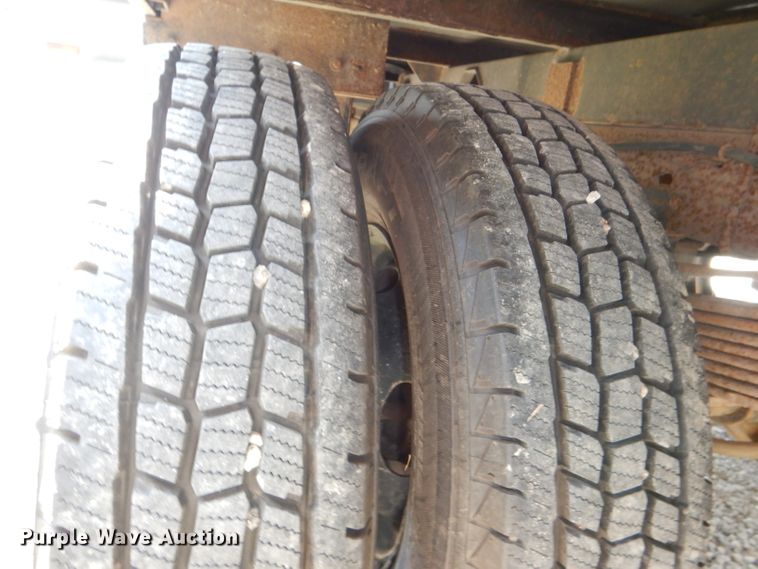 image for item DG4830 2004 Ford F350 Super Duty XLT flatbed pickup truck