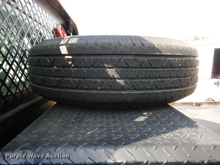 image for item DG4830 2004 Ford F350 Super Duty XLT flatbed pickup truck