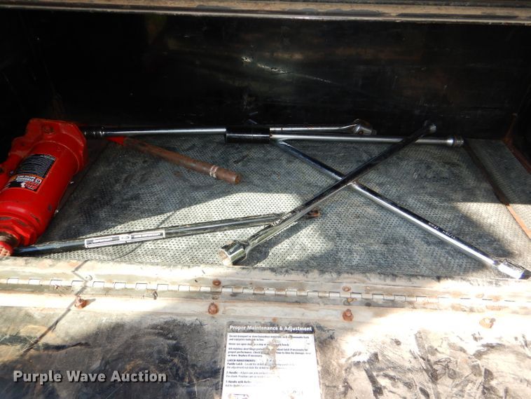 image for item DG4830 2004 Ford F350 Super Duty XLT flatbed pickup truck