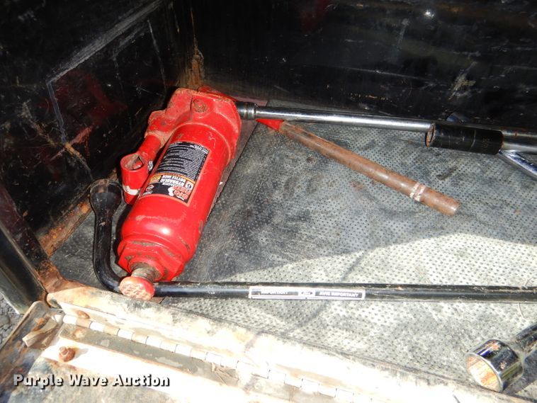 image for item DG4830 2004 Ford F350 Super Duty XLT flatbed pickup truck