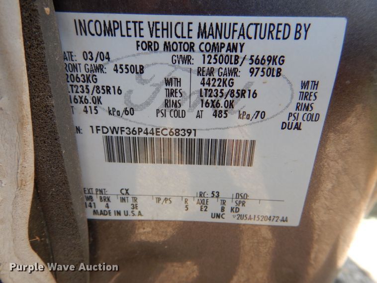 image for item DG4830 2004 Ford F350 Super Duty XLT flatbed pickup truck