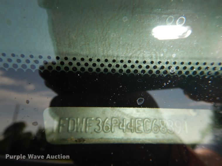 image for item DG4830 2004 Ford F350 Super Duty XLT flatbed pickup truck