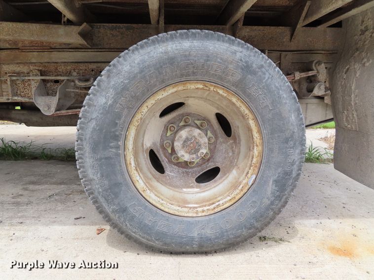 image for item DH0293 2001 Ford F350 Super Duty Crew Cab dump bed pickup truck