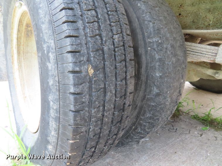 image for item DH0293 2001 Ford F350 Super Duty Crew Cab dump bed pickup truck