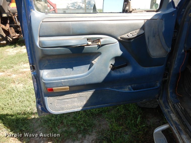 image for item DH0295 1995 Ford F250 pickup truck