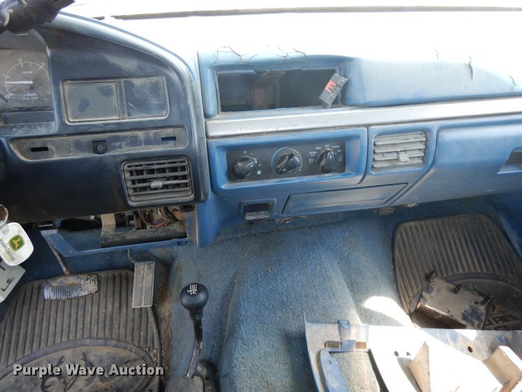 image for item DH0295 1995 Ford F250 pickup truck