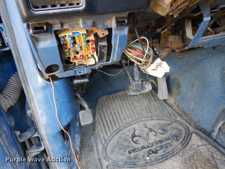 image for item DH0295 1995 Ford F250 pickup truck