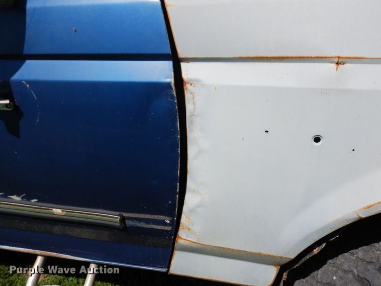 image for item DH0295 1995 Ford F250 pickup truck