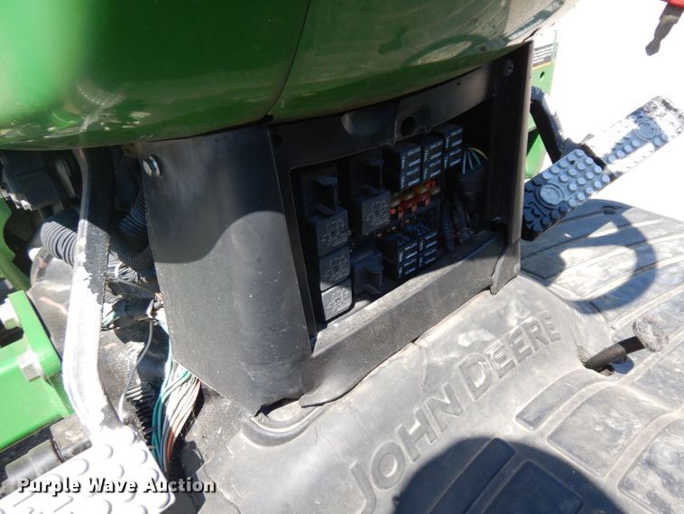 image for item DH0302 2003 John Deere 4410 MFWD tractor