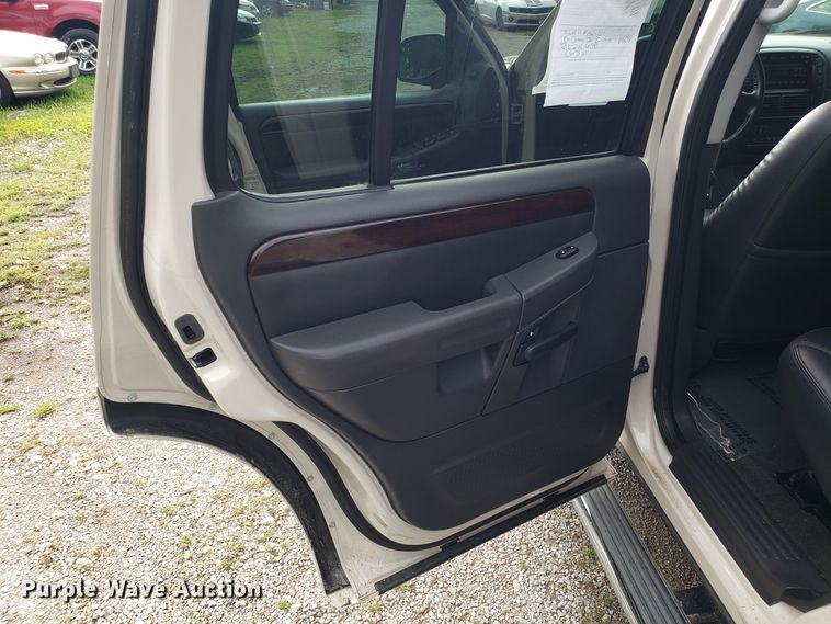 image for item DH4560 2005 Ford Explorer SUV