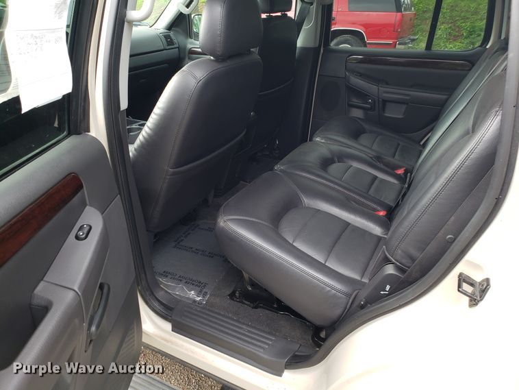 image for item DH4560 2005 Ford Explorer SUV