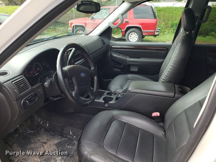 image for item DH4560 2005 Ford Explorer SUV