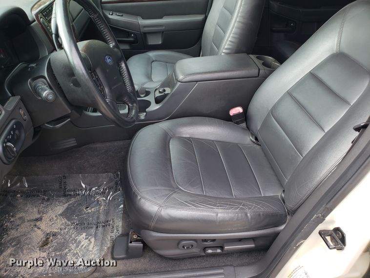 image for item DH4560 2005 Ford Explorer SUV