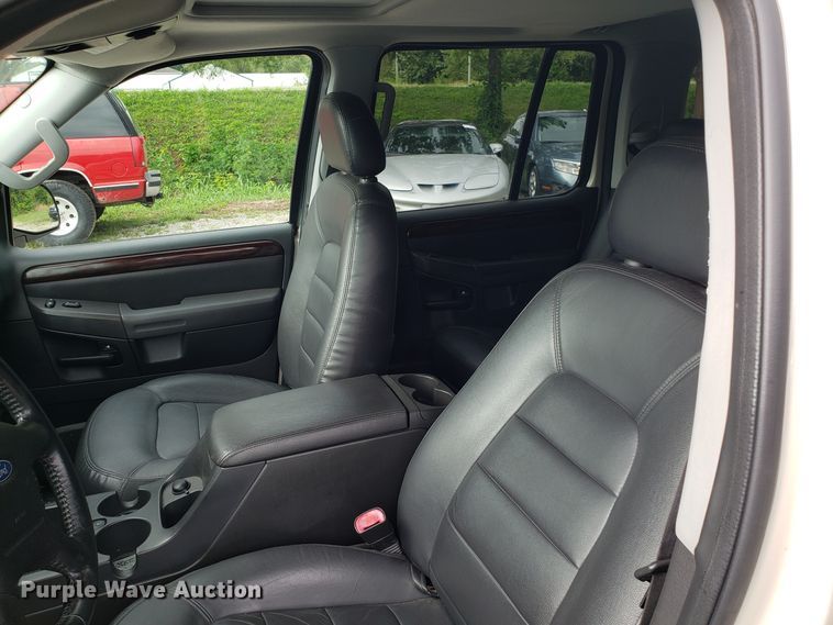 image for item DH4560 2005 Ford Explorer SUV