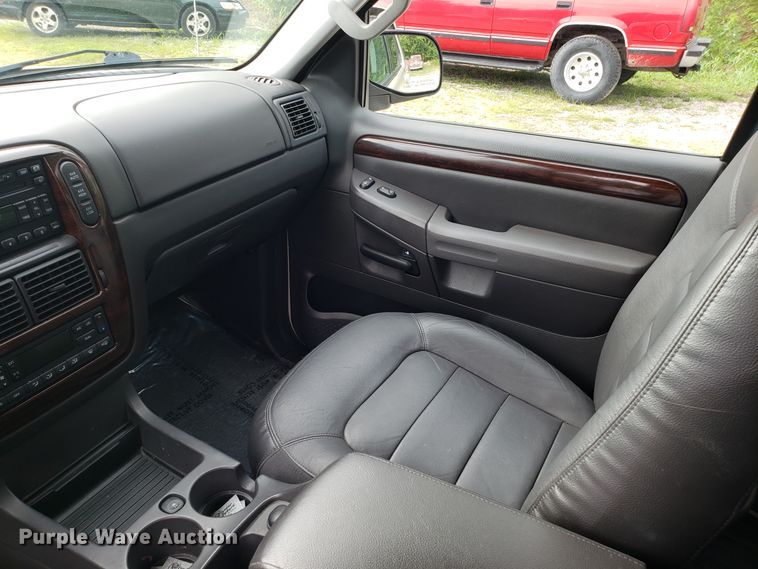 image for item DH4560 2005 Ford Explorer SUV