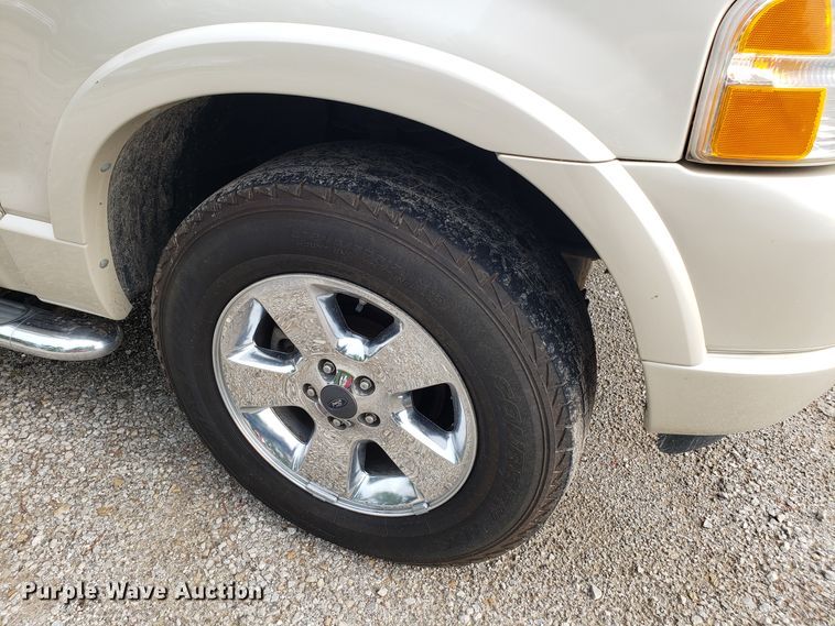 image for item DH4560 2005 Ford Explorer SUV