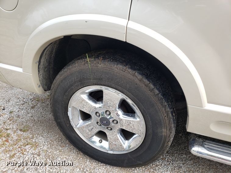 image for item DH4560 2005 Ford Explorer SUV