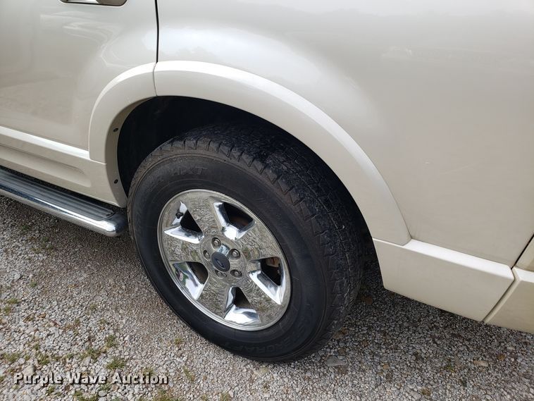 image for item DH4560 2005 Ford Explorer SUV