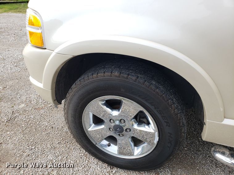 image for item DH4560 2005 Ford Explorer SUV