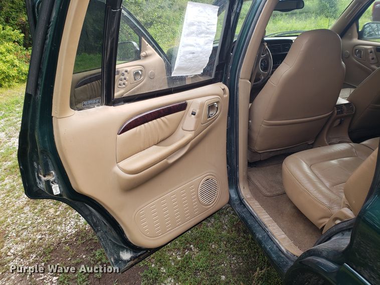 image for item DH4562 2000 Dodge Durango SUV