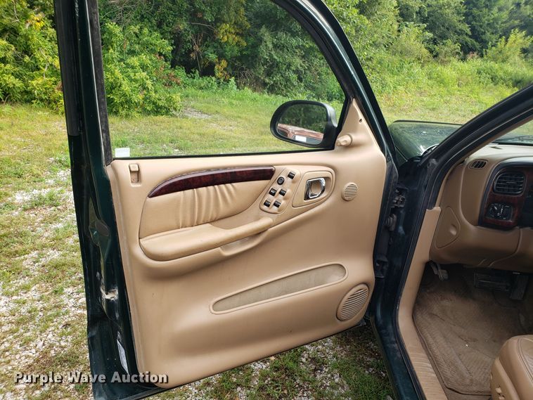 image for item DH4562 2000 Dodge Durango SUV