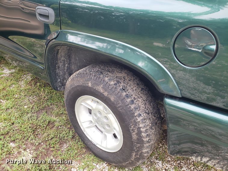image for item DH4562 2000 Dodge Durango SUV