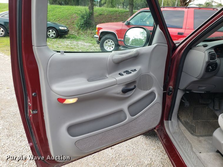 image for item DH4564 1997 Ford F150 SuperCab pickup truck