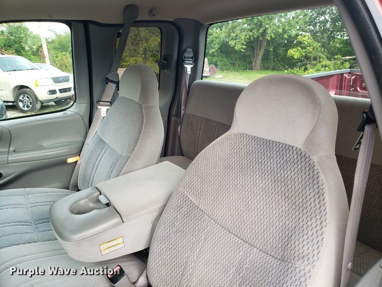 image for item DH4564 1997 Ford F150 SuperCab pickup truck