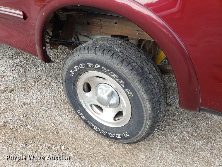 image for item DH4564 1997 Ford F150 SuperCab pickup truck