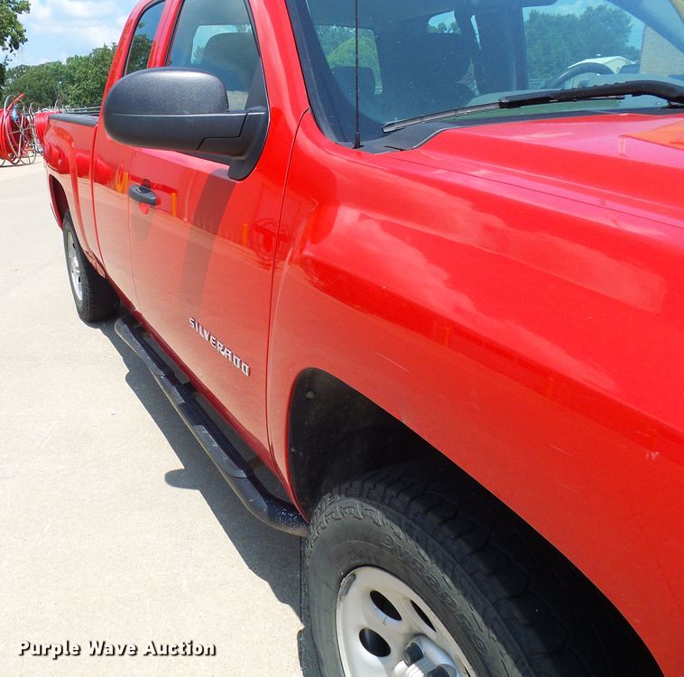 image for item DI0581 2011 Chevrolet Silverado 1500 Ext. Cab pickup truck