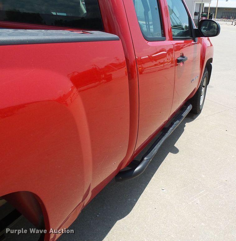 image for item DI0581 2011 Chevrolet Silverado 1500 Ext. Cab pickup truck