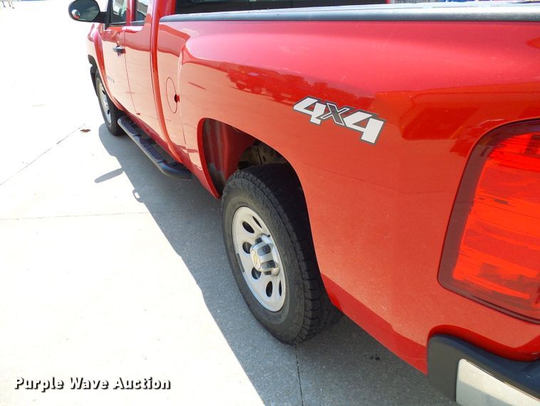 image for item DI0581 2011 Chevrolet Silverado 1500 Ext. Cab pickup truck