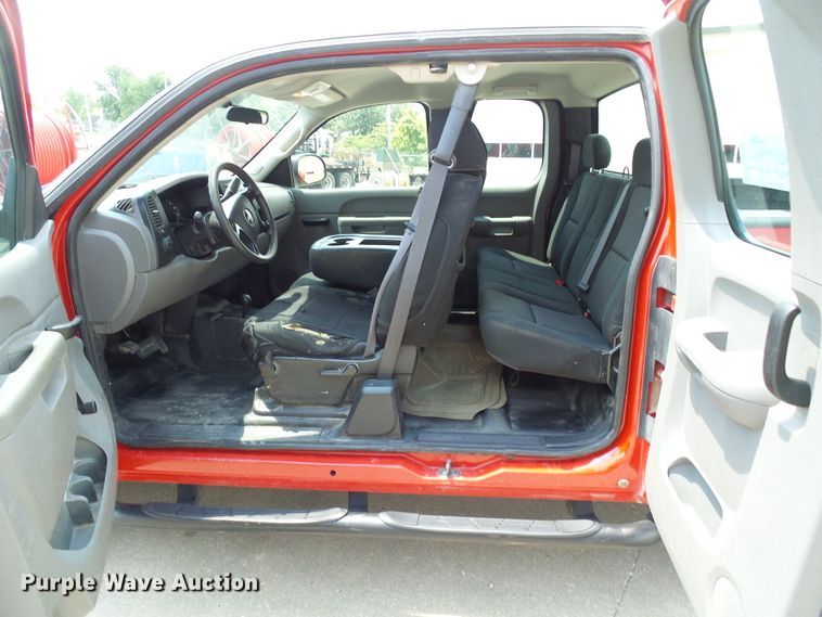 image for item DI0581 2011 Chevrolet Silverado 1500 Ext. Cab pickup truck