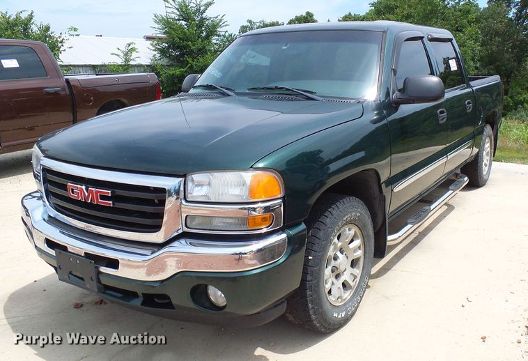 image for item DI0586 2005 GMC Sierra 1500 Crew Cab pickup truck