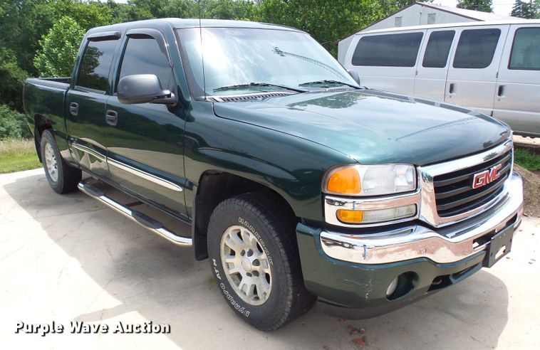 image for item DI0586 2005 GMC Sierra 1500 Crew Cab pickup truck