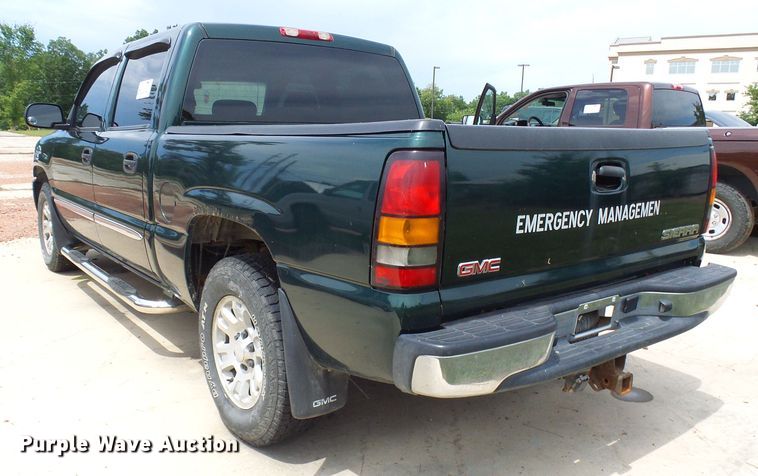 image for item DI0586 2005 GMC Sierra 1500 Crew Cab pickup truck