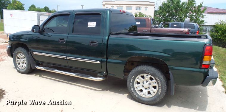 image for item DI0586 2005 GMC Sierra 1500 Crew Cab pickup truck